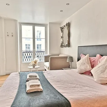 Pleasant Close To Galerie Lafayette - Ii * Parigi